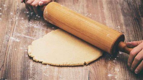 Schritt-für-Schritt: Mürbteig ausrollen und aufs Blech legen