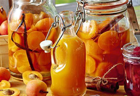 Schritt-für-Schritt: Marillen halbieren und einkochen
