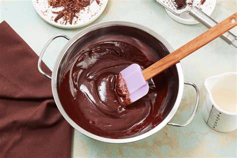 Schritt-für-Schritt: Marmelade auftragen und Ganache glätten