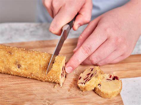 Schritt-für-Schritt: Plätzchen von der Rolle schneiden, Varianten mit Nusskruste