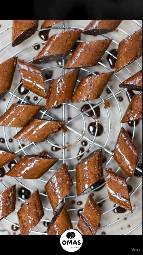 Schritt-für-Schritt: Schokoladencroissants auf Backblech, fertig zum Backen