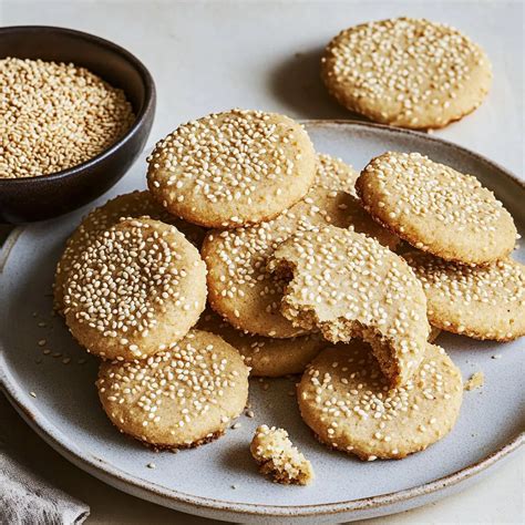 Schritt-für-Schritt: Tahini Kekse formen und in Sesam wälzen