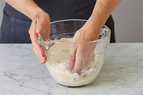 Schritt-für-Schritt: Teig in Schüssel verrühren