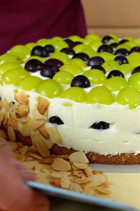 Schritt-für-Schritt: Weintrauben Torte schichten und dekorieren