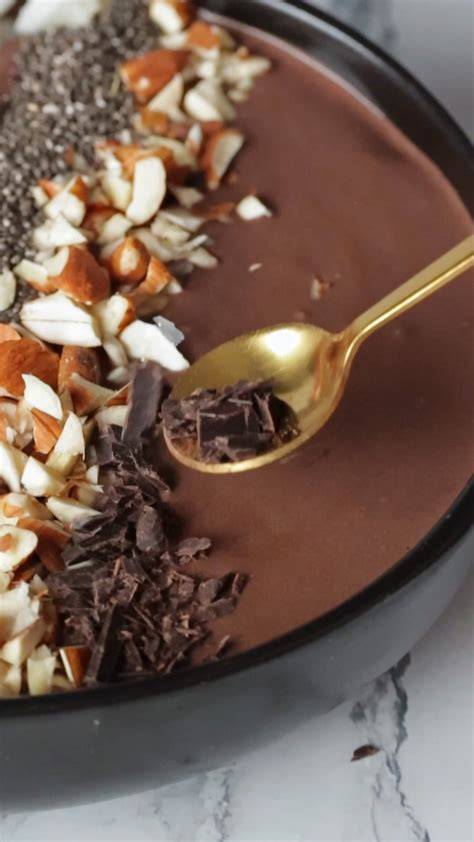 Schritt-für-Schritt Übersicht Schoko-Bowl-Zutaten und Toppings