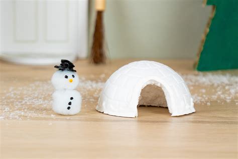 Schritt-für-Schritt Bastelanleitung: Iglu aus Zuckerwürfeln mit Kindern