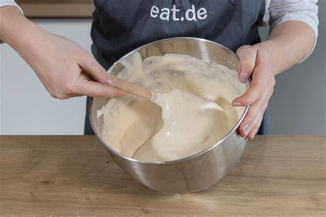Schritt-für-Schritt Biskuitboden: Aufschlagen, Unterheben, Backen