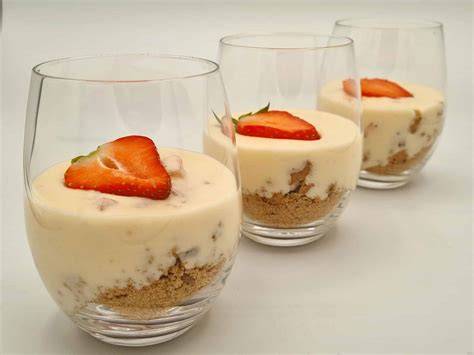 Schritt-für-Schritt Buttermilchcreme im Glas