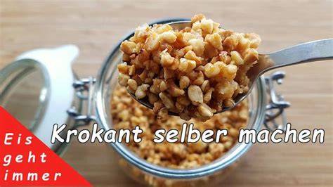 Schritt-für-Schritt Deko: Haselnusskrokant anpressen, Sahnetuffs setzen, Giottos platzieren