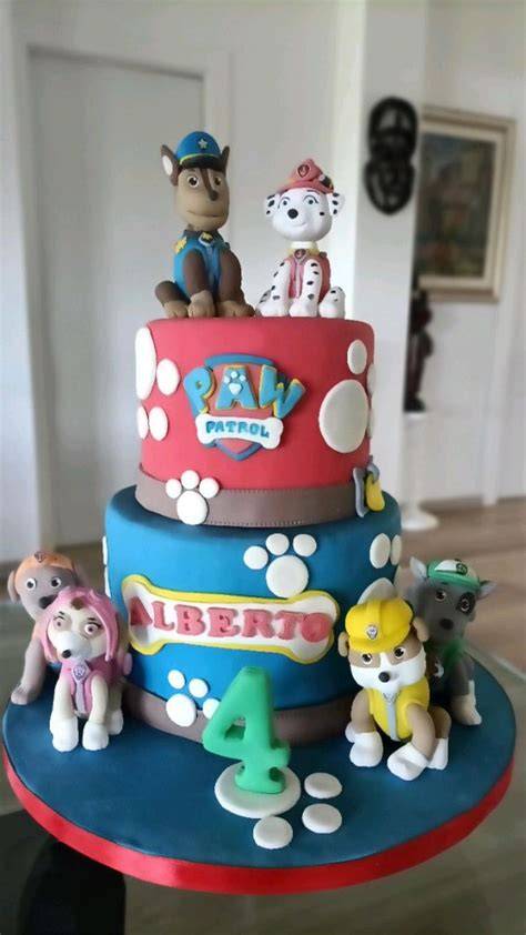 Schritt-für-Schritt Dekorieren einer mehrstöckigen Paw Patrol Fondanttorte