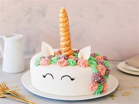 Schritt-für-Schritt Einhorn Torte Dekoration