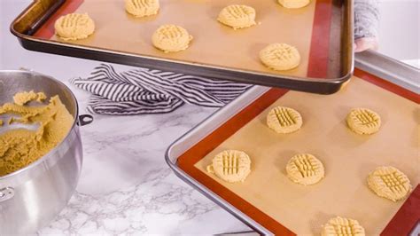 Schritt-für-Schritt Erdnussbutter Kekse auf Backblech