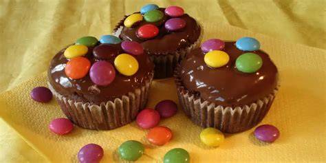 Schritt-für-Schritt Muffin-Zubereitung: Mixen, Portionieren, Backen