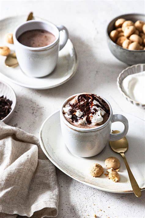 Schritt-für-Schritt Rezept für heiße Schokolade wie im Café