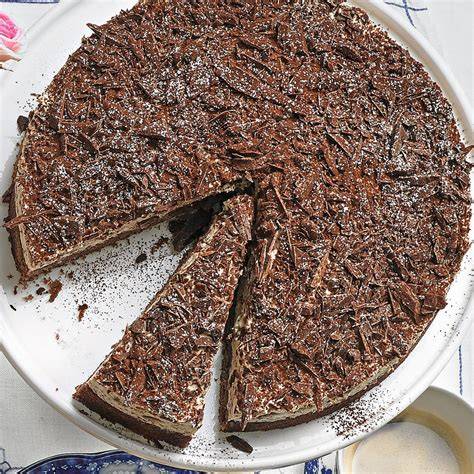 Schritt-für-Schritt Schichtung der Stracciatella Torte mit Mascarpone