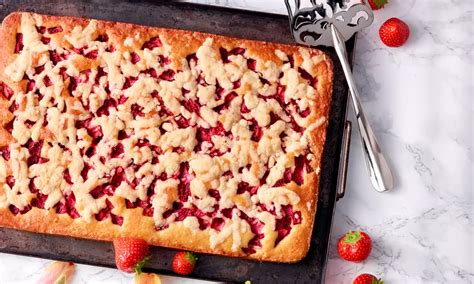 Schritt-für-Schritt Zubereitung Erdbeer-Blechkuchen