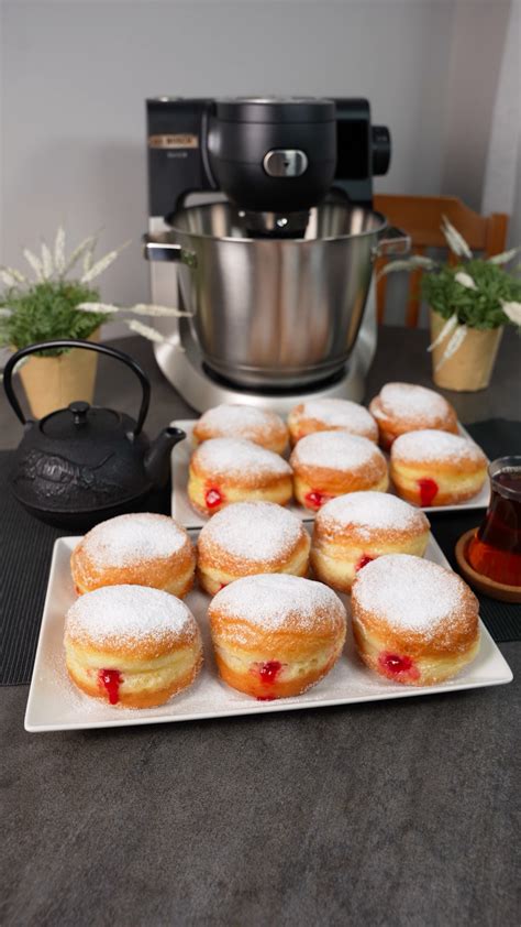Schritt-für-Schritt Zubereitung des Biskuitteigs mit Küchenmaschine