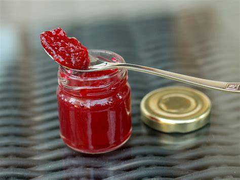Schritt-für-Schritt Zubereitung von Johannisbeermarmelade