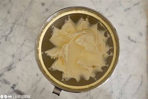 Schritt-für-Schritt italienische Buttercreme - Rührschüssel und Thermometer
