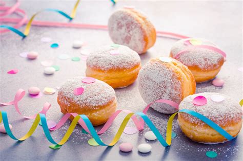 Schritt-für-Schritt-Formen und Ruhen der Krapfen