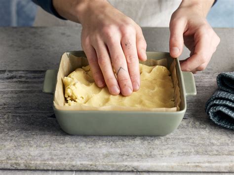 Schritt-für-Schritt-Foto: Mürbeteig in der Tarteform, gleichmäßig eingestochen