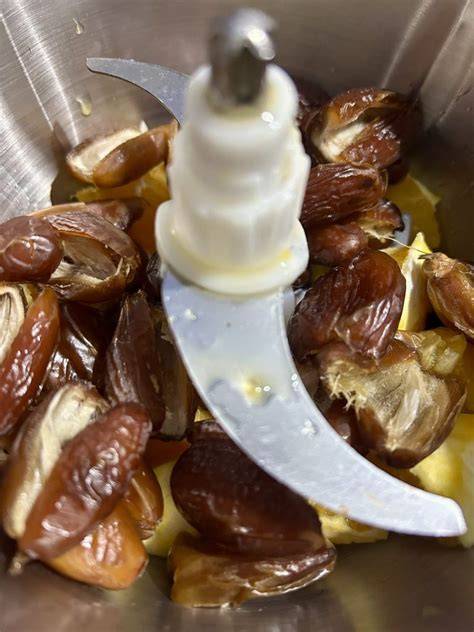 Schritt-für-Schritt-Foto: Seidentofu, Datteln und Kakao im Mixer