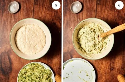 Schritt-für-Schritt-Foto: Zucchini reiben und Teig mischen