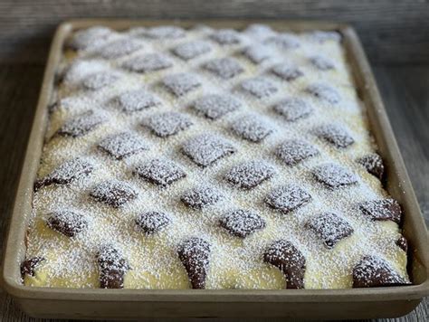 Schritt-für-Schritt-Fotomontage: Steppdeckenkuchen - Rautenmuster aufspritzen