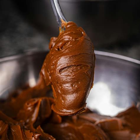 Schritt-für-Schritt-Fotoreihe: Zu flüssige, gebrochene und gerettete Ganache