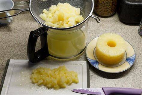 Schritt-für-Schritt-Fotos: Ananas abtropfen, Mohnmasse, Schichten