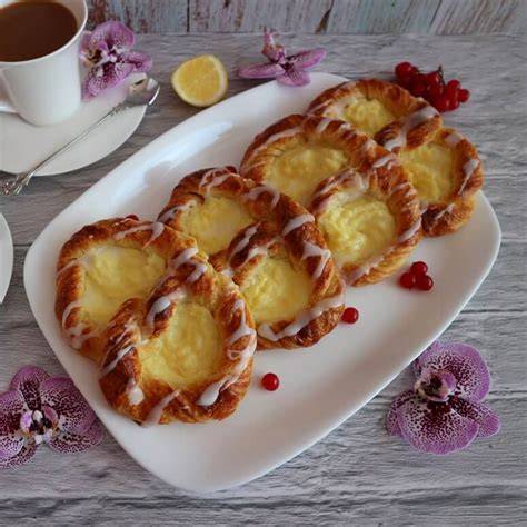 Schritt-für-Schritt-Fotos: Puddingbrezel kordeln, füllen, backen, glasieren