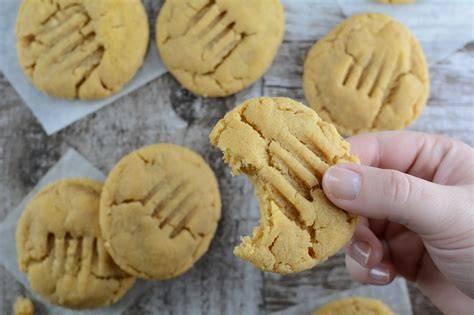Schritt-für-Schritt-Fotos zum Formen und Backen von Erdnussbutter Cookies