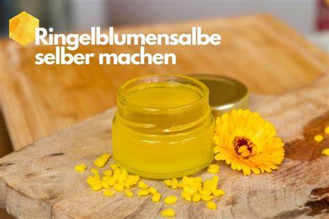 Schritt-für-Schritt-Herstellung von Ringelblumensalbe mit Honig und Bienenwachs