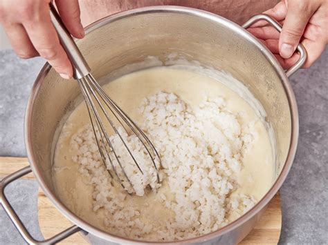 Schritt-für-Schritt-Infografik: Milchreis im Topf - Verhältnis, Hitze, Rühren