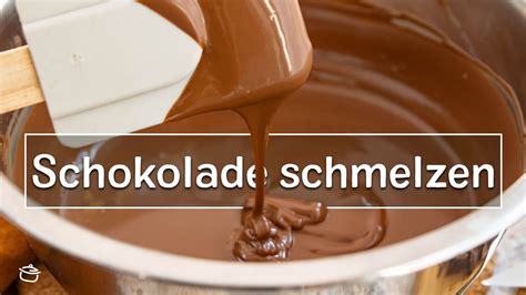 Schritt-für-Schritt-Infografik: Schokolade schmelzen, abkühlen, Sahne unterheben, Formen füllen