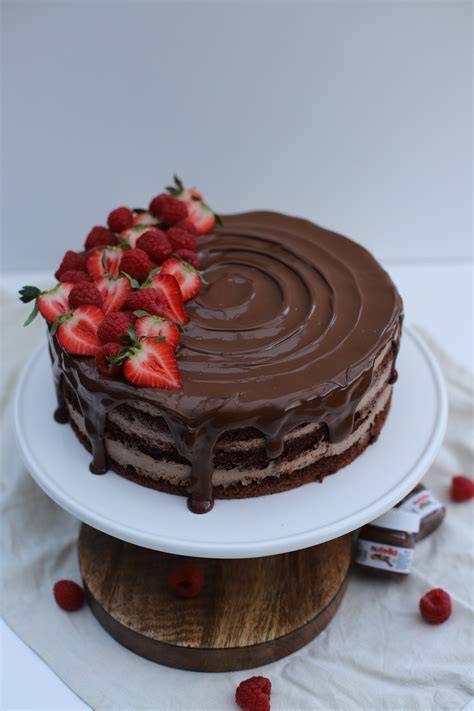 Schritt-für-Schritt-Infografik: Zutaten, Rühren, Hobeln, Füllen, Backen