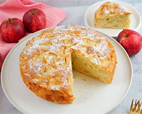 Schritt-für-Schritt-Infografik zum Apfelkuchen-Tassenrezept