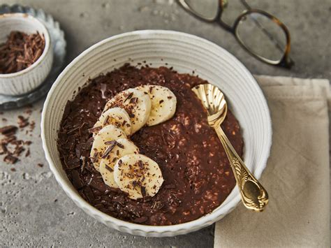 Schritt-für-Schritt-Schema: Schoko-Porridge Zubereitung im Topf mit Toppings