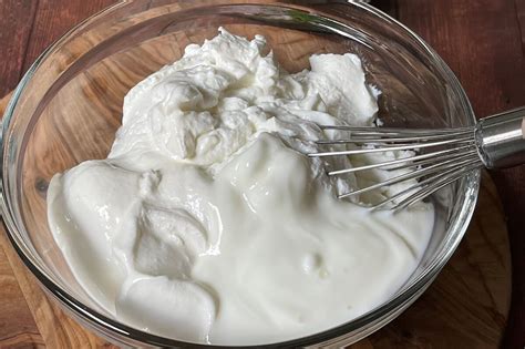 Schritt-für-Schritt-Zubereitung: Götterspeise auflösen und mit Quark verrühren