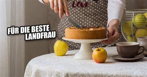 Schrittbilder: Äpfel einschneiden, Teig streichen, Guss verteilen, Mandeln rösten