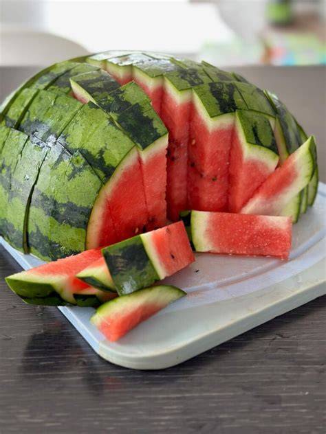 Schritte: Melone schneiden, Stiel stecken, eintauchen