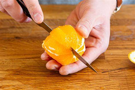 Schritte: Orangen vorbereiten, Schalen schneiden