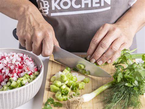 Schrittfolge: Putzen, Schneiden, Kochen, Abfüllen
