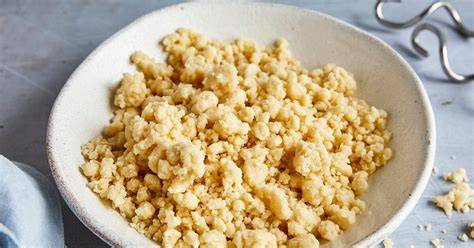 Schrittfolge: Trauben halbieren, Streusel kneten, backen