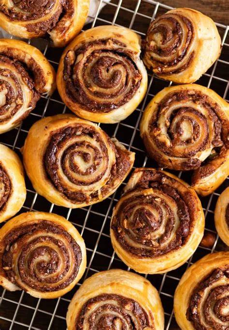 Schrittfolge für Schoko-Haselnuss-Blätterteigschnecken