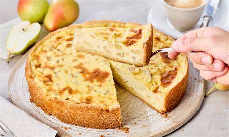 Schrittweise Kuchenzubereitung (Birnen, Teig, Pudding, Backen)