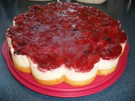 Schrittweise Montage einer Rote Grütze Torte mit Mascarpone