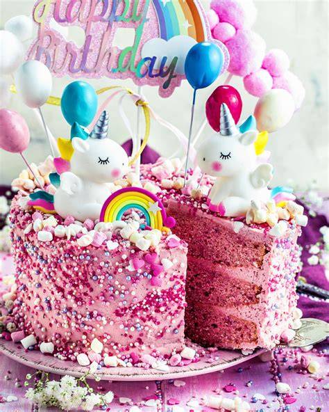 Schrittweise Regenbogenböden für die Einhorn-Torte