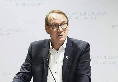 Schrittweise Torten-Glasur: Bild-für-Bild-Anleitung