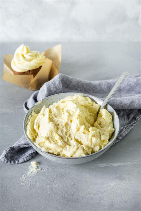 Schrittweise Zubereitung einer Pudding-Buttercreme